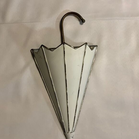 Farmhouse/distressed wall accent.  Use as accent only or insert floral pieces - Picture 1 of 9